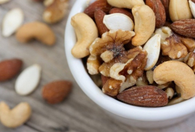 Eating a handful of nuts could reduce your cancer risk 